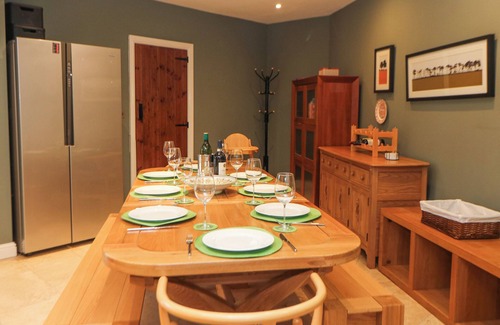 High Peak Cottage | HOMESTEAD, pet friendly, with open fire in Chapel-En-Le-Frith