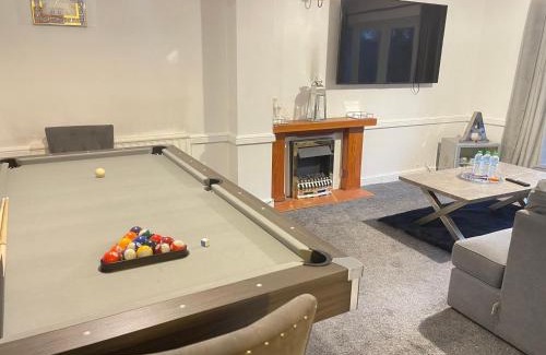 Leicester Villa | Hometel Digs Baby Mansion Can Sleep 18