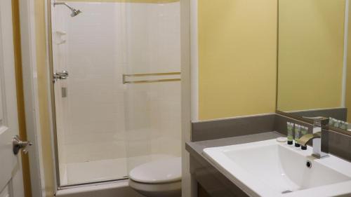 Wilshire Center Hotel | Hometel Suites