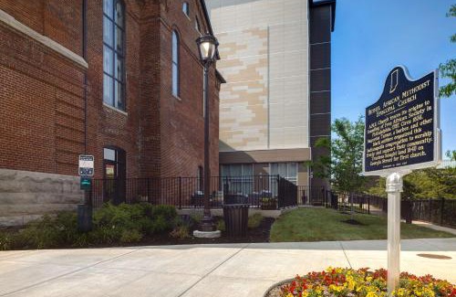 Downtown Indianapolis Hotel | Homewood Suites by Hilton Indianapolis Downtown IUPUI