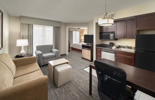 Schaumburg Hotel | Homewood Suites by Hilton Chicago - Schaumburg