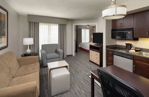Schaumburg Hotel | Homewood Suites by Hilton Chicago - Schaumburg