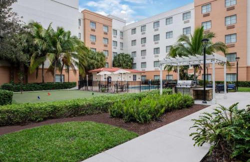 Villages of Palm Beach Lakes Hotel | Homewood Suites by Hilton West Palm Beach