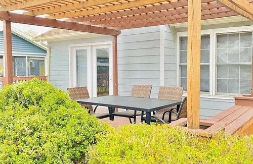 Piney Green House | HOMEY COTTAGE MINUTES FROM BASE GATES