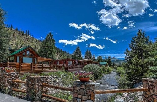 Breckenridge Ski Chalet | Homey Hideaway Chalet in family friendly Tiger Run, mins from Breckenridge