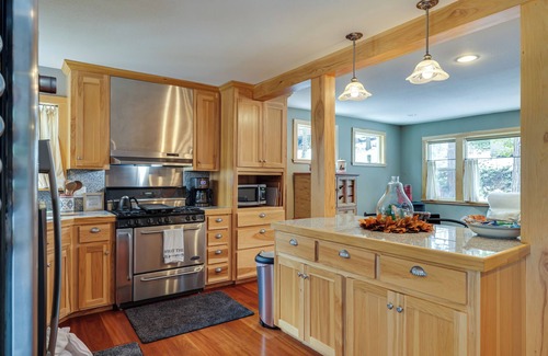 Long Barn Cottage | Homey Long Barn Cabin w/Deck & Fire Pit!