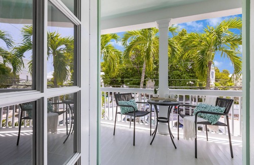 Key West Historic District Condo | HONEY~ Adult Only, 2nd Floor 1 King Bedroom Unit w/Shared Pool!