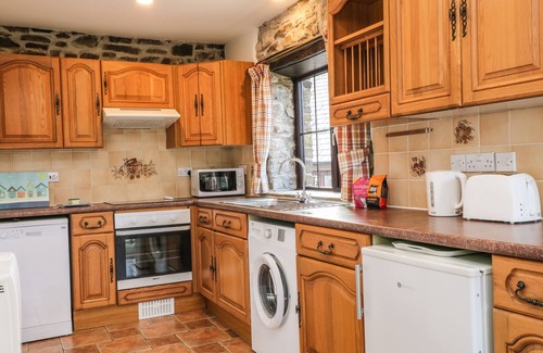 Holsworthy Cottage | HONEY BEE COTTAGE, pet friendly, with a garden in Bradworthy