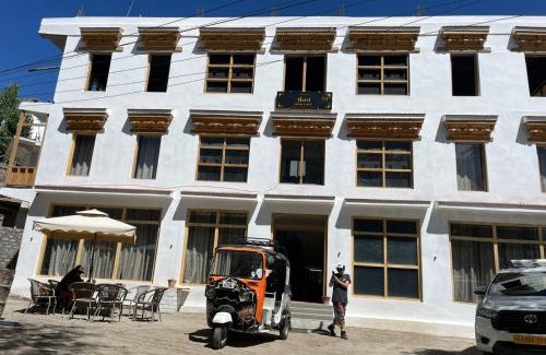 Leh House | Honey Bee
