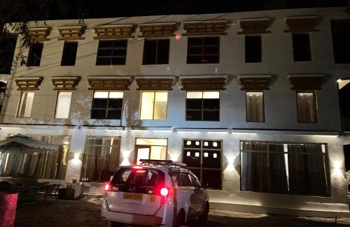 Leh House | Honey Bee