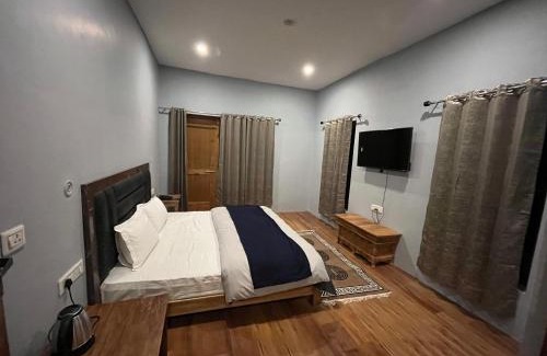 Leh House | Honey Bee