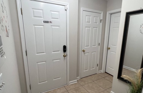 Winder House | Honey Bee in Winder GA - 5 minutes to Fort Yargo Park and Downtown!