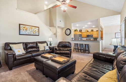 Branson West House | Honey Bee Inn w/Communal Amenities & More!