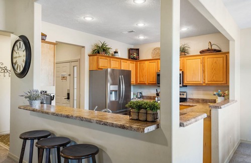 Branson West House | Honey Bee Inn w/Communal Amenities & More!