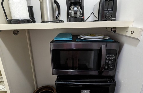 Port Saint Lucie Apartment | Honey-Room Cozy & Secluded Parking & Wi-Fi Free