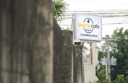 Mabolo Bed & Breakfast | Honey Suite Room 2 inside Bee Cafe Cebu at Ayala Area