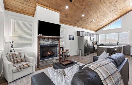 Rogers Cabin | Honeydew Cabin - Romantic, Sauna, Views, Hot Tub