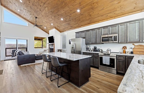 Rogers Cabin | Honeydew Cabin - Romantic, Sauna, Views, Hot Tub