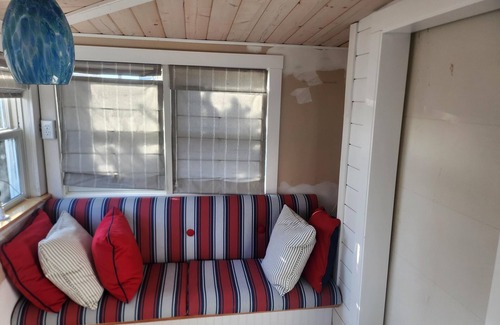 Lords Point Cottage | Honeymoon cottage in charming Mystic/Stonington with WiFi, AC
