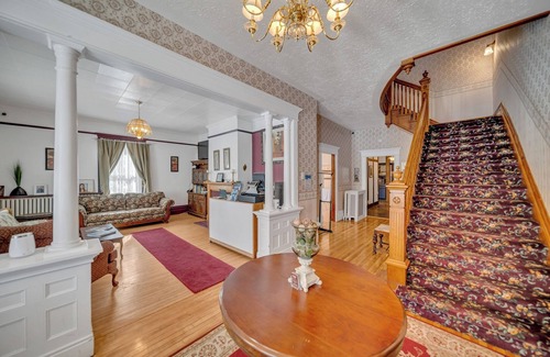 Marmora Bed & Breakfast | Honeymoon Suite @ Marmora and Lake inn