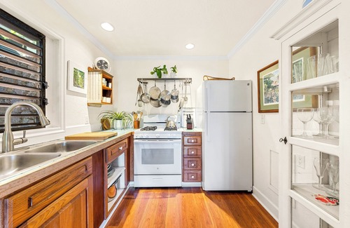 Poipu Cottage | Honeymoon-View Sea Turtles From Your Deck-AC-Outdoor Shower-Free Access to Gym