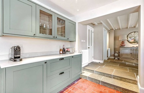 Henley-on-Thames House | Honeypot cottage - with parking