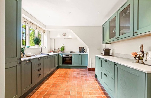 Henley-on-Thames House | Honeypot cottage - with parking