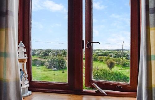 Crynant House | Honeysuckle Cottage