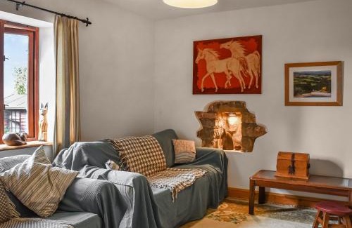 Crynant House | Honeysuckle Cottage