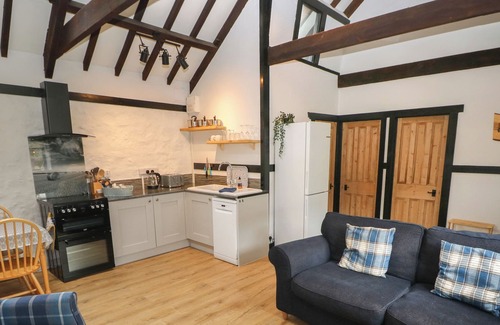 Llanddewi Velfrey Cottage | HONEYSUCKLE COTTAGE, pet friendly, with a garden in Narberth