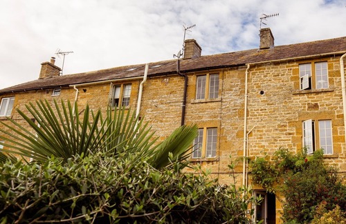 Blockley Cottage | Honeysuckle Cottage - sleeps 4 guests in 2 bedrooms