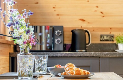 Sandown House | Honeysuckle Hideaway - Newchurch