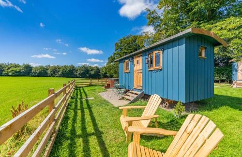 Potto House | Honeysuckle Hut
