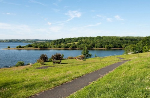 Lifton House | Honeysuckle Lodge, 2 Roadford Lake Lodges