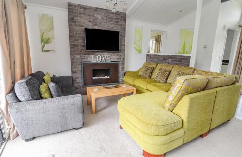 Kinmel Bay House | Honeysuckle Lodge
