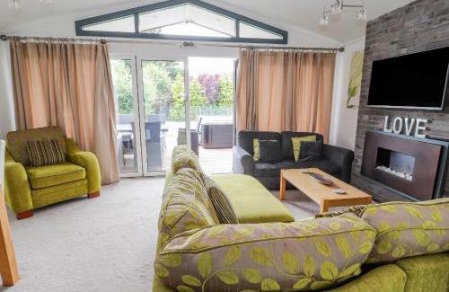 Kinmel Bay House | Honeysuckle Lodge