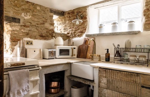 Chipping Campden House | Hoo Cottage - Chipping Campden, Iconic 17th Century Thatched Cottage