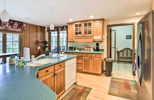 Hoodsport House | Hoodsport Home on 7 Wooded Acres w/ Hot Tub!