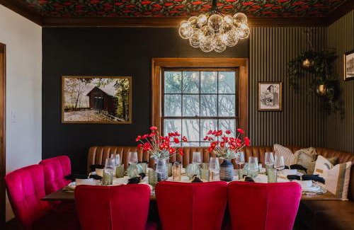 Bloomington House | Hoosier Memories - Firepit, Pool Table, Steps to Campus