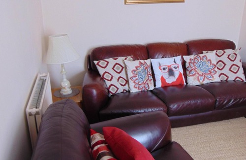 Woodstock Cottage | Hope Cottage, a modernised 1750's cotswold cottage in the centre of Woodstock