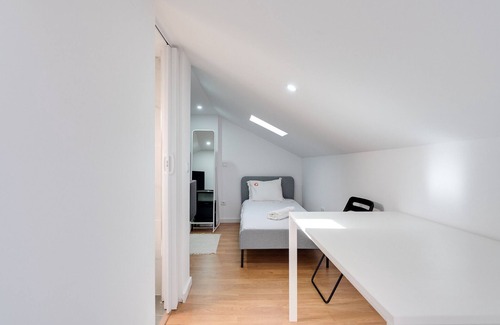 Feijo House | Hopstays - Almada Getaway