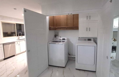 Glendale House | Horizon Haus is a luxury 3-bedroom, 2-bath retreat in Phoenix and private pool