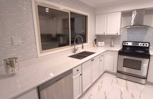 Glendale House | Horizon Haus is a luxury 3-bedroom, 2-bath retreat in Phoenix and private pool