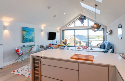 Porth House | HORIZON, pet friendly, with a garden in Porth