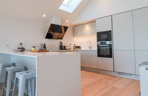 Porth House | HORIZON, pet friendly, with a garden in Porth