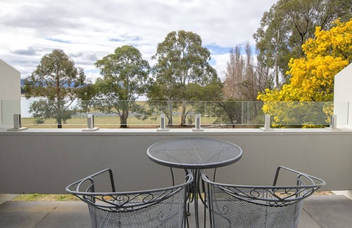 Jindabyne Apartment | Horizons 113 is a mere 3-minute walk to the heart of Jindabyne