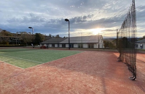 Jindabyne Apartment | Horizons 216 - Deluxe Lake Front Studio l Pool l Tennis l Air-Con
