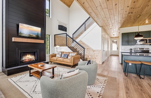 Sevierville Cabin | Horizons Ahead! New Luxury Home w/Theater & Private Pool by Beyond Expectations