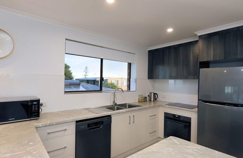 Bargara Apartment | "Horizons" Unit 4 - Beachfront Unit