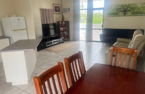Horn Island House | Horn Island 3 Bedroom House with Tropical gardens